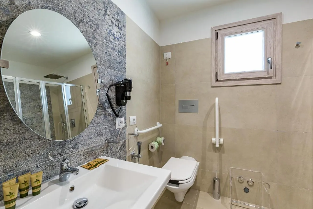 Hotel Caramare Cala Gonone 3*,
