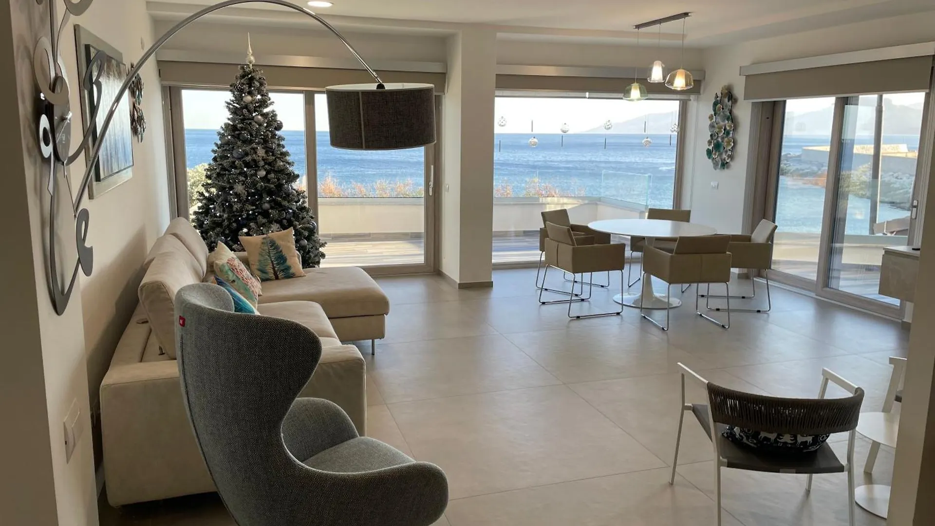 Hotel Caramare contacts